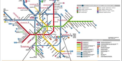 Milano makan di stesen kereta api peta